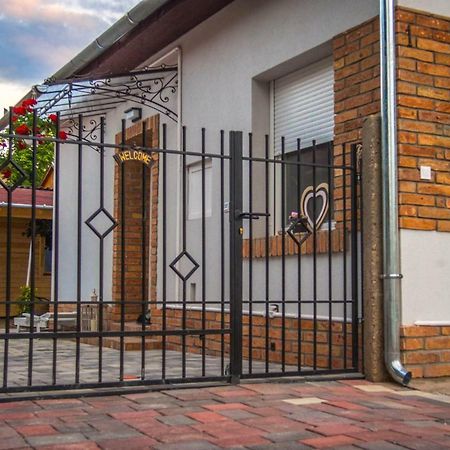 Feliz Apartman Gyula Exterior foto