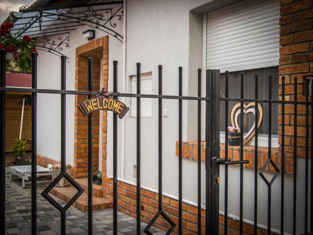 Feliz Apartman Gyula Exterior foto